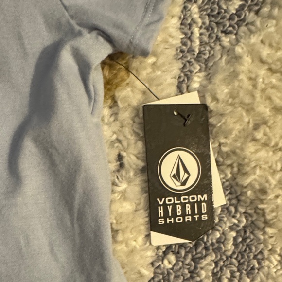 Volcom Set - Picture 3 of 4